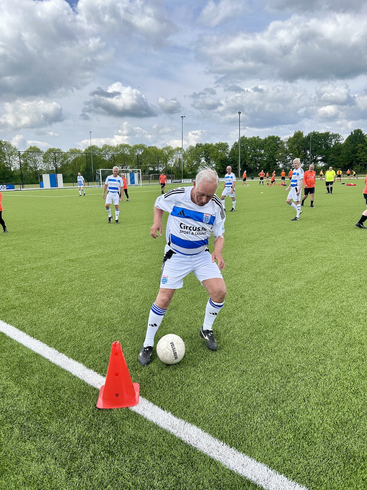 news_Nooit te oud om te voetballen