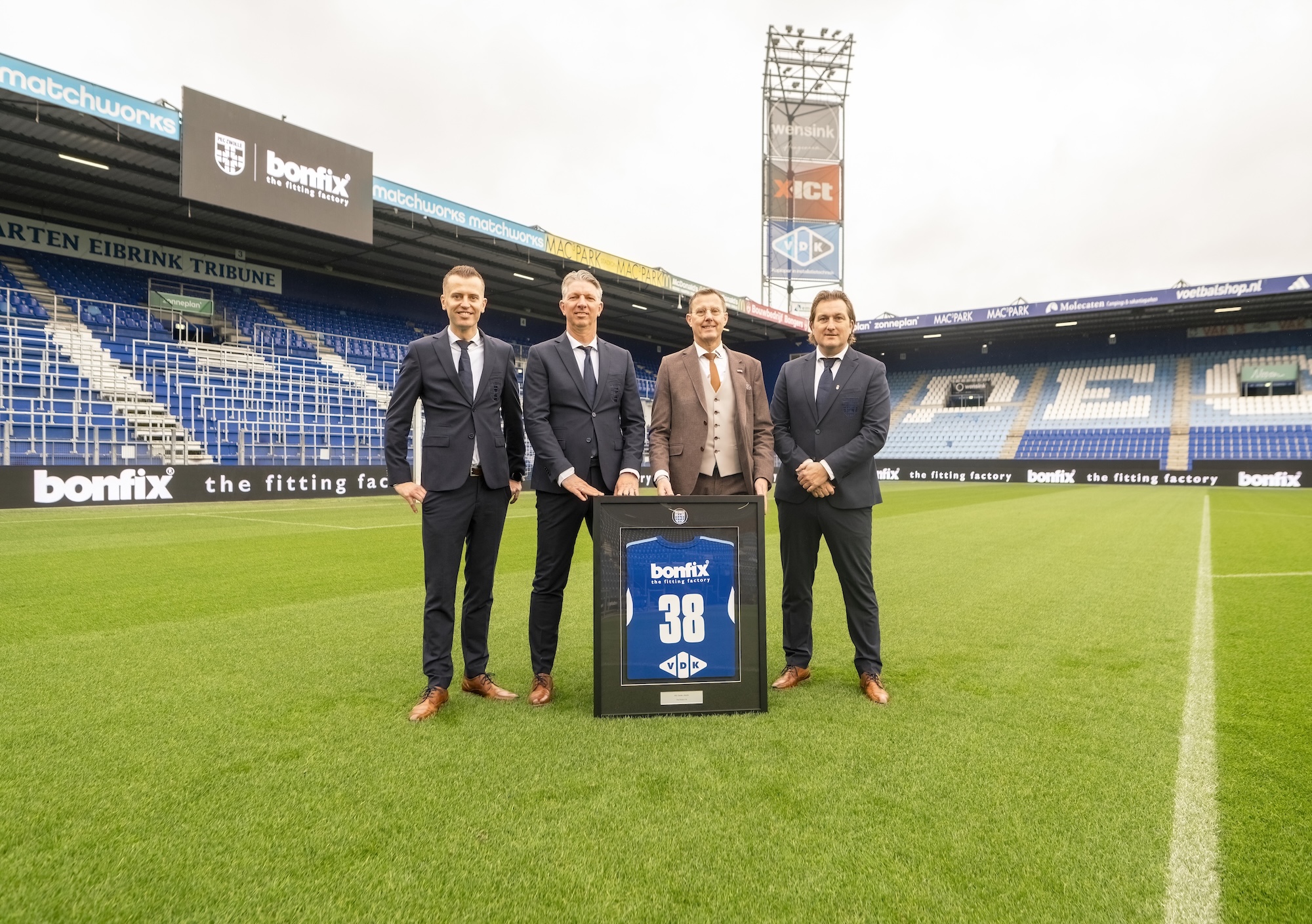news_BONFIX nieuwe rugsponsor PEC Zwolle en maatschappelijk partner Regio Zwolle United